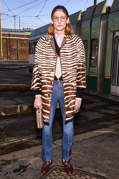 Look 16